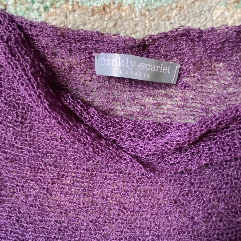 FRANKLY SCARLETT
Fashionable asymmetrical shawl /poncho very light weight yarn